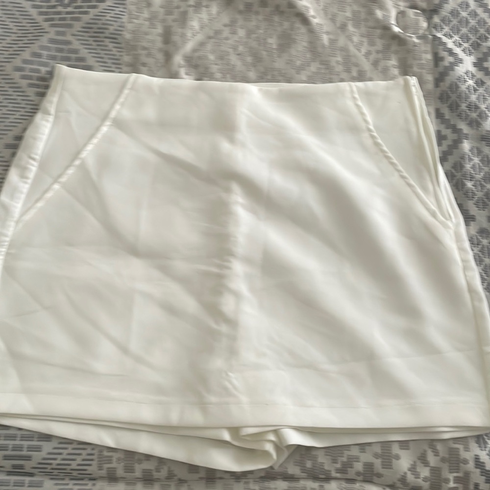 Brand new white skort
